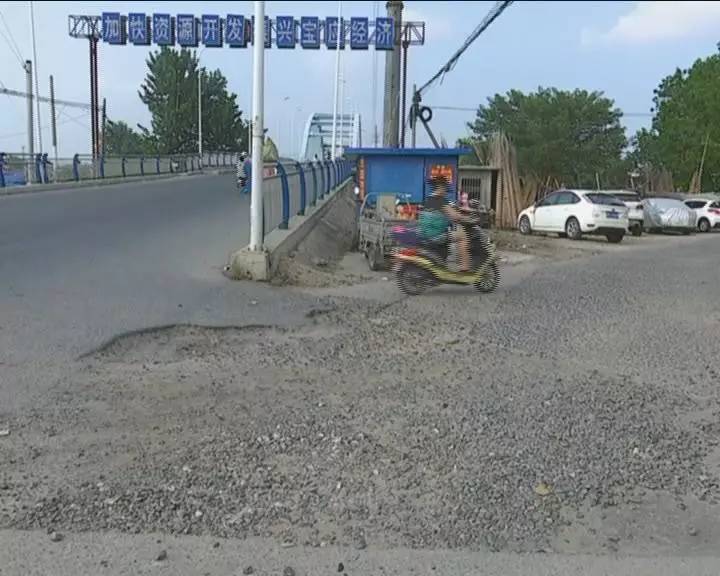 沥青路面破损 沥青路面破损